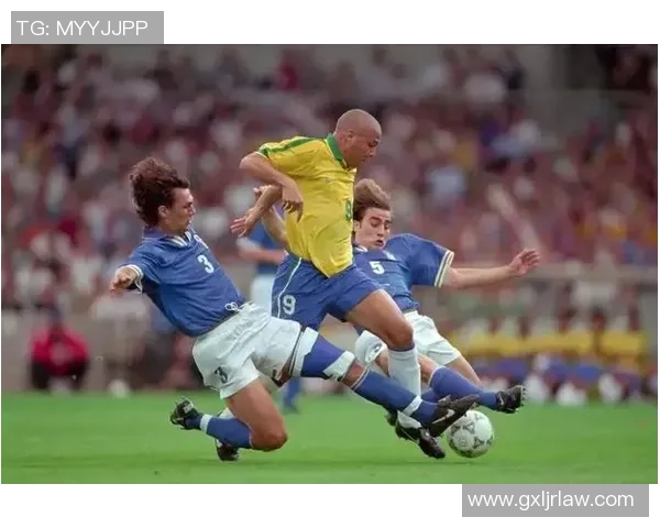 法国足球巨星风采高清背景图展现精彩瞬间与足球荣耀