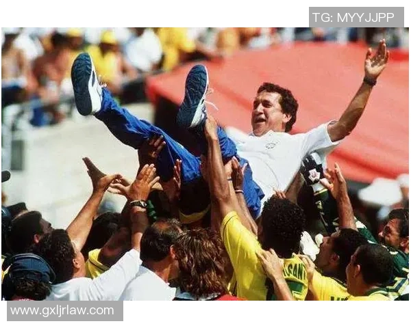 初代足球明星人物盘点：从贝肯鲍尔到佩雷拉的传奇足迹