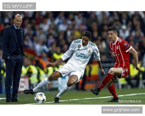 球星脚踩足球，激发全场热血，瞬间引爆比赛激情的精彩瞬间